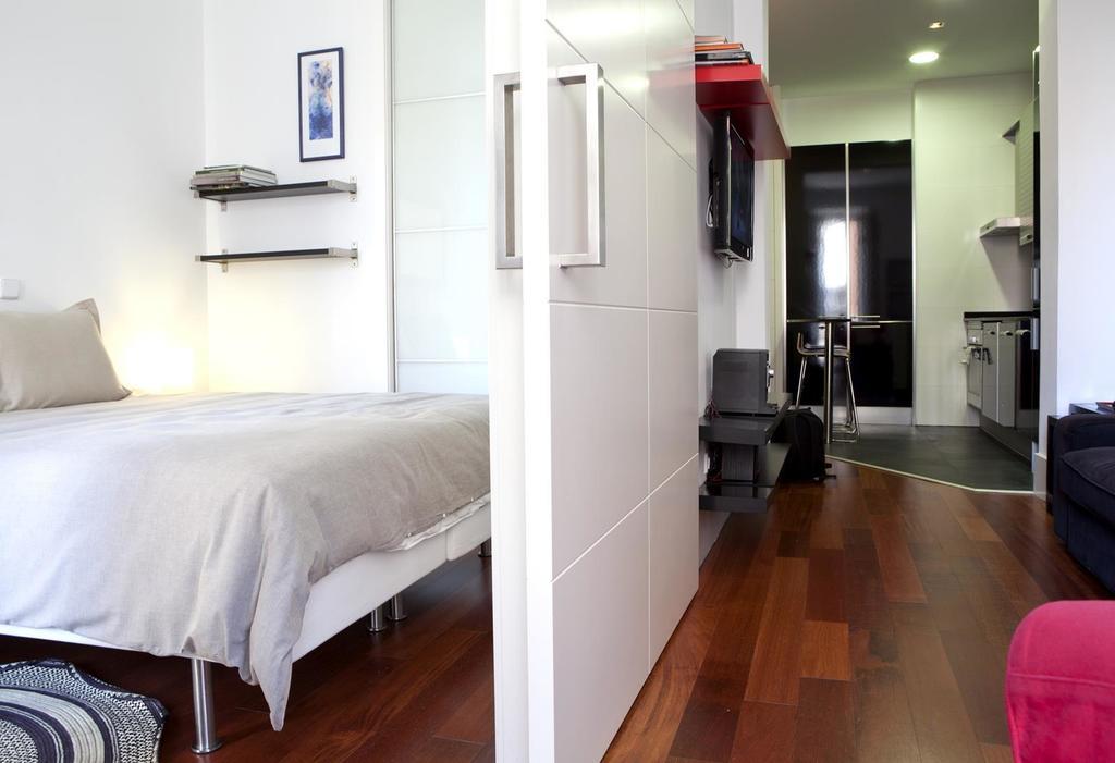 Modern Flats In Justicia By Allo Housing Madrid Room photo